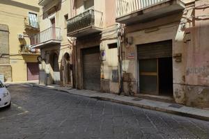Locale Commerciale - Magazzino - Appartamento