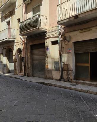 Locale Commerciale - Magazzino - Appartamento