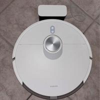 Robot aspirapolvere e lavapavimenti