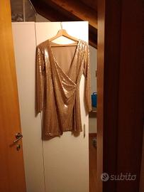 abito elegante con paiettes dorate