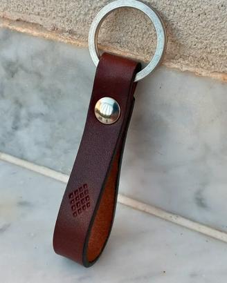 Portachiavi in cuoio artigianale marrone scuro