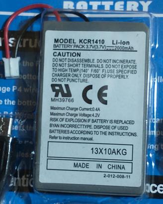 - batteria per joystick PS4 + cavo USB di ricarica
