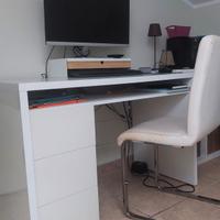 SCRIVANIA CON CASSETTIERA + SEDIA + PORTA MONITOR