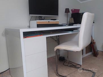 SCRIVANIA CON CASSETTIERA + SEDIA + PORTA MONITOR