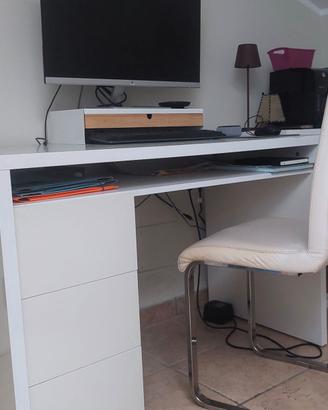 SCRIVANIA CON CASSETTIERA + SEDIA + PORTA MONITOR