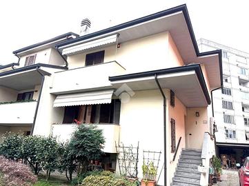 VILLA A SCHIERA A SANT'ANGELO LODIGIANO