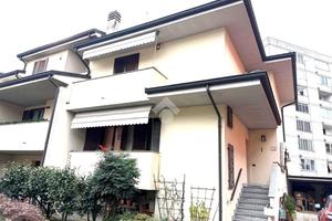 VILLA A SCHIERA A SANT'ANGELO LODIGIANO