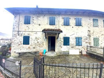 Casa indipendente di 100 m² con più di 5 locali a 