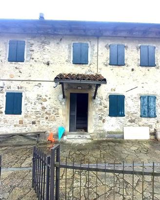 Casa indipendente di 100 m² con più di 5 locali a 