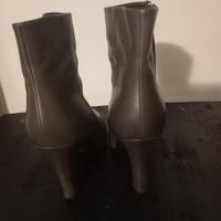 Coppia di stivaletti