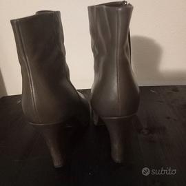 Coppia di stivaletti