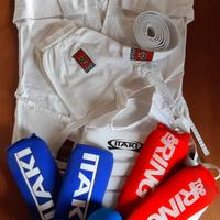 Kimono e protezioni ragazzo Karate
