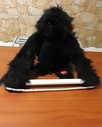 Gorilla di peluche