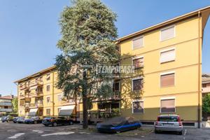 3 LOCALI CON CANTINA E POSTO AUTO