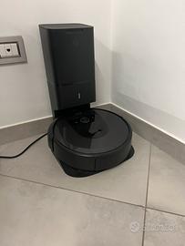 Roomba i7+ con base di scarico
