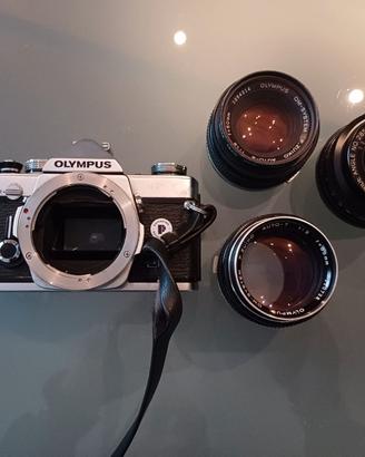 Macchina fotografica Olympus om1 con 3 obiettivi