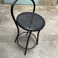 2 sgabelli da bar stile Thonet in metallo nero