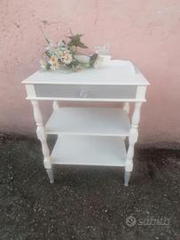 graziosa coppia comodini shabby  colore bianco