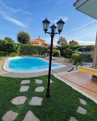 Villa bifamiliare con piscina