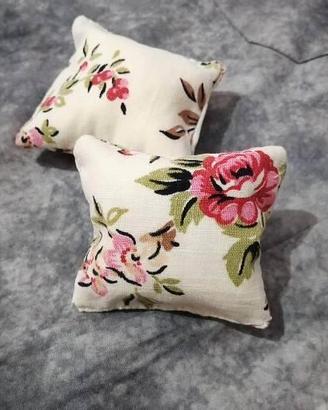 Cuscini per casa delle bambole o Barbie