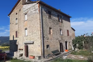 Rustico / Casale di 180 m² con 5 locali e box auto