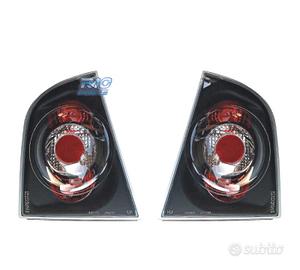 FANALI PER SKODA OCTAVIA SW. SFONDO NERO.