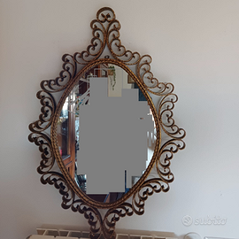 Specchio ferro battuto