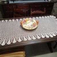 tovaglia lavorata all'uncinetto 