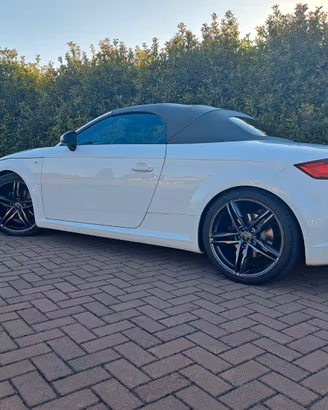 Audi TT Roadster  TFSI Quattro S-Line 