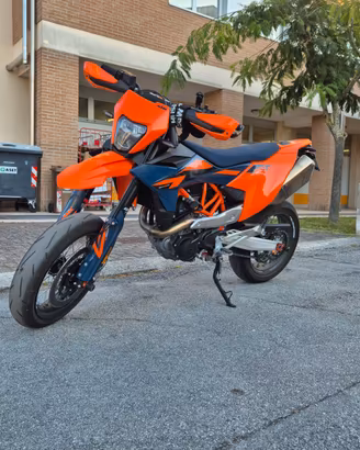 Ktm 690 smc r 2026