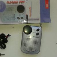Radiolina con cuffie vintage