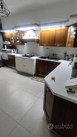 cucina con elettrodomestici 4.5mt x 2.5 mt