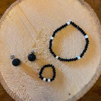 Completo di bigotteria