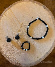 Completo di bigotteria