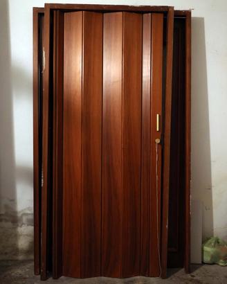 Porta a soffietto in legno