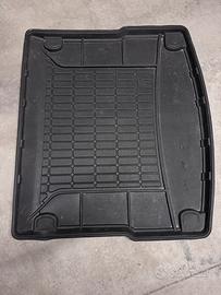 Tappetini e vasca x baule Macan