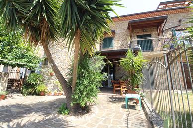 4 LOCALI A LAUREANA CILENTO