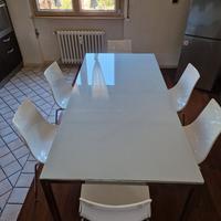 Tavolo Torsby con  vetro temperato 