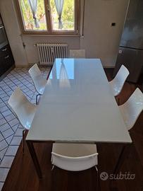 Tavolo Torsby con  vetro temperato 