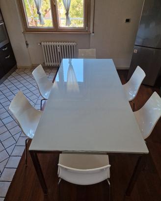 Tavolo Torsby con  vetro temperato 