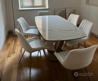 Tavolo da sala in ceramica e vetro temprato