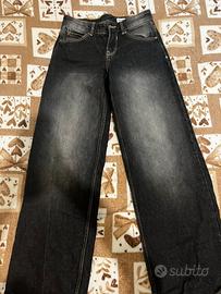 jeans scuri