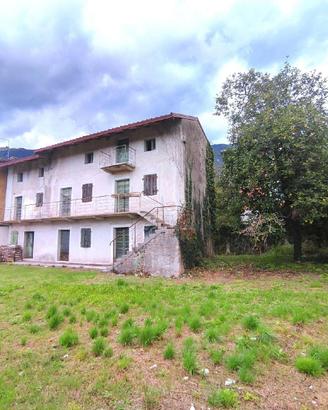 Affascinante rustico circondato dal verde