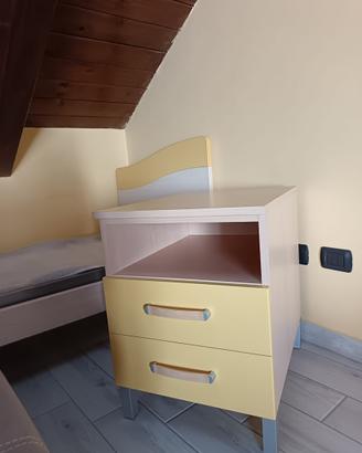 Letto singolo e comodino