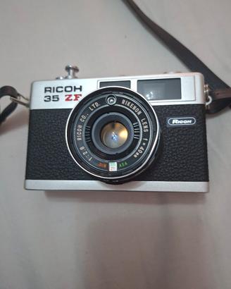 macchina fotografica  ricoh 35 zf