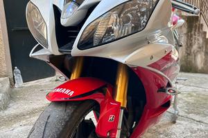 Yamaha R6