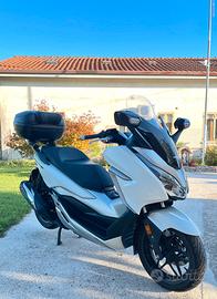 Honda forza 300 abs