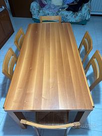 Tavolo legno soggiorno e cucina