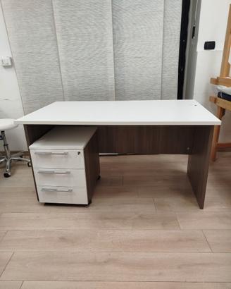 scrivania completa di cassettiera e sedute