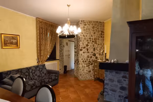 S. MARIA - Villa Indipendente Capannone e Terreno